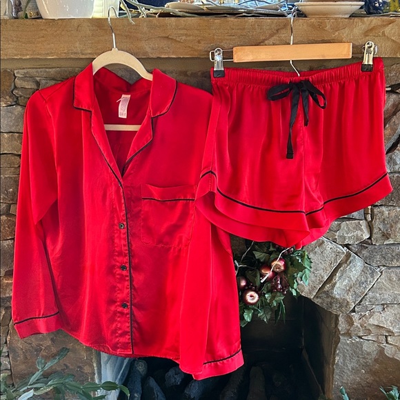 Stars Above Red Satin Pajama Set Size Extra Small; Black Trim; Never Worn; NWOT - Picture 10 of 10